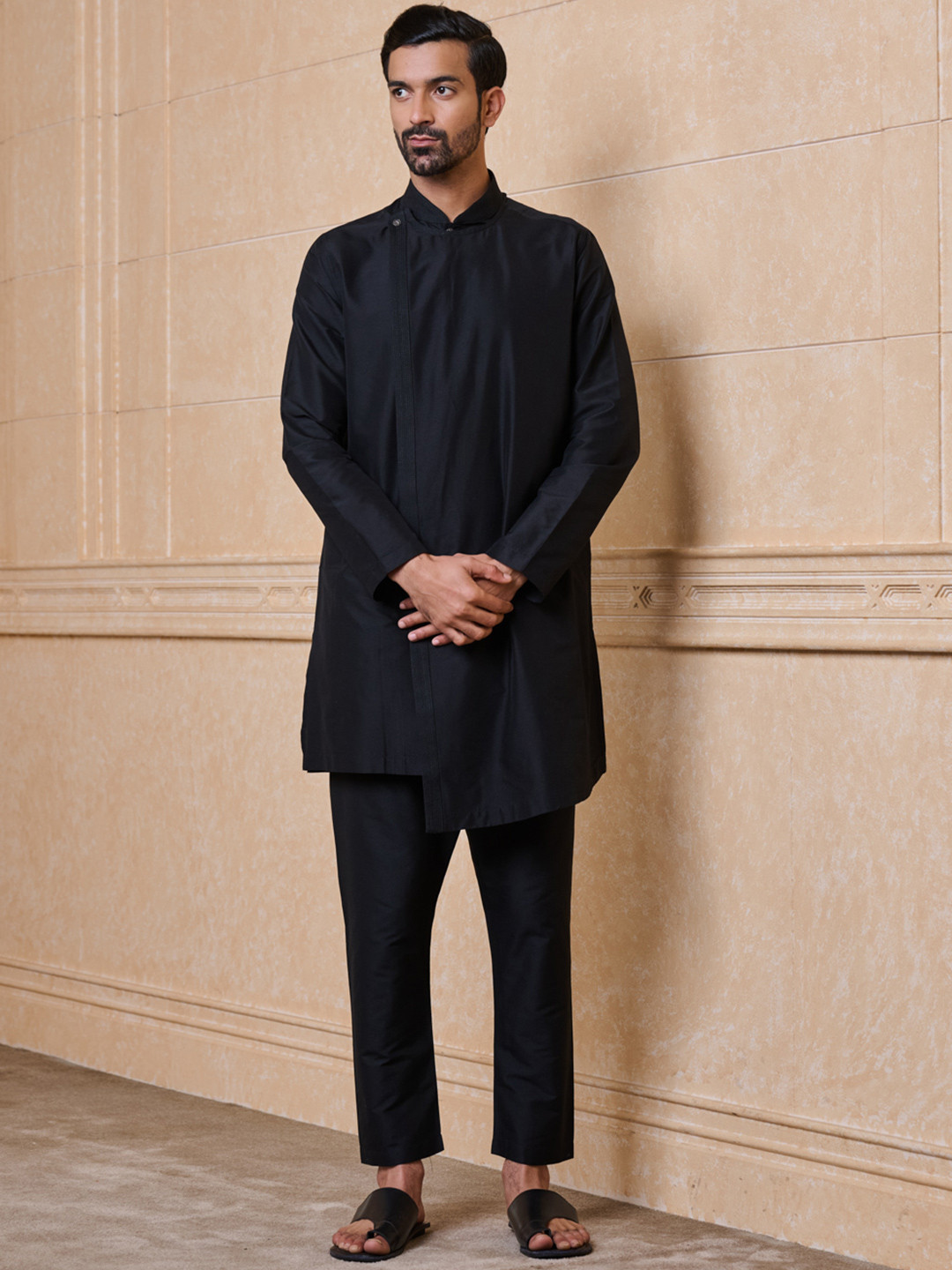 Tasva Men Mandarin Collar Kurta With Overlapped Placket