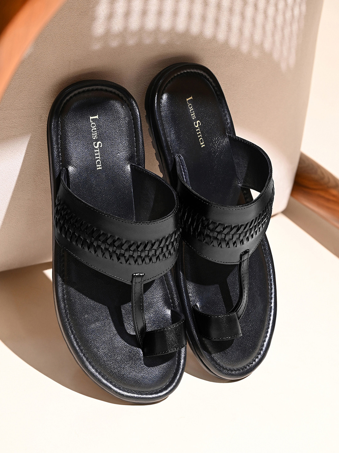 LOUIS STITCH Men Kolhapuri Style Lightweight Toe Ring Leather Sandals
