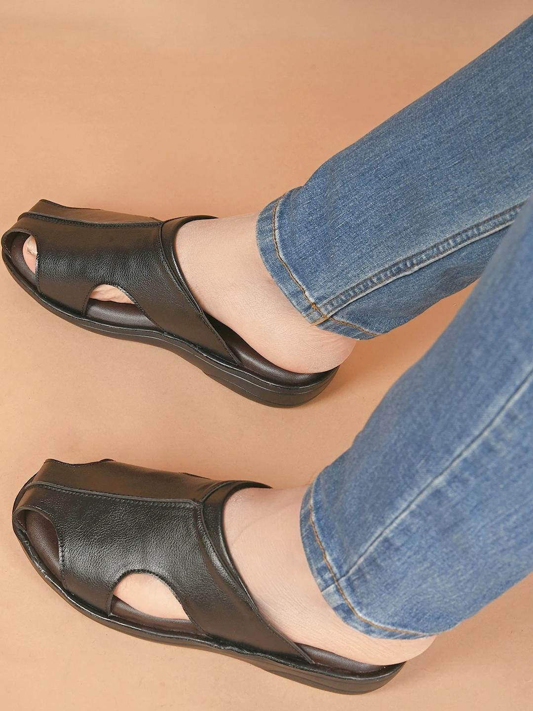 PRODOCK Men Black Sandals