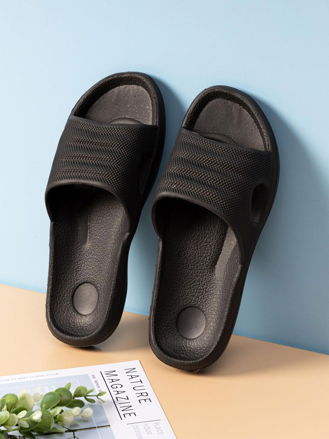 DRUNKEN Women Black Solid Self Design Sliders