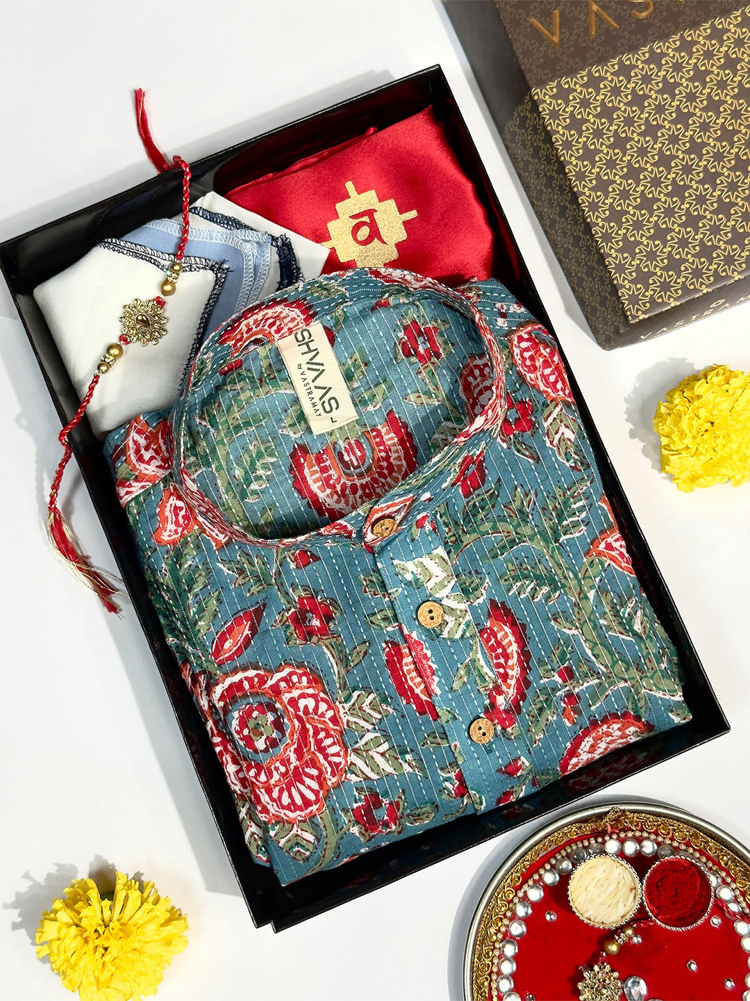VASTRAMAY Men Floral Printed Kurta Gift Set with Handkerchief and Rakhi