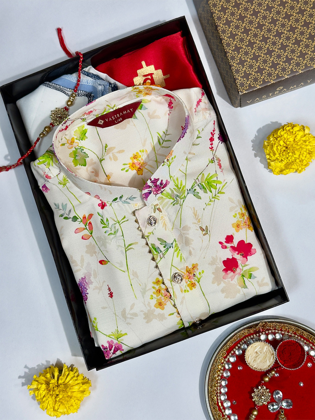 VASTRAMAY Men Floral Printed Kurta Gift Set with Handkerchief and Rakhi