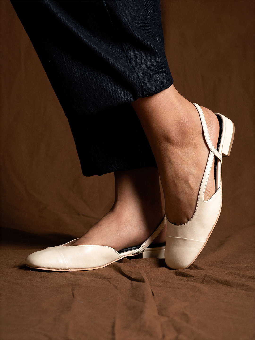 Theater Women Gretas Beige Round Toe Flats