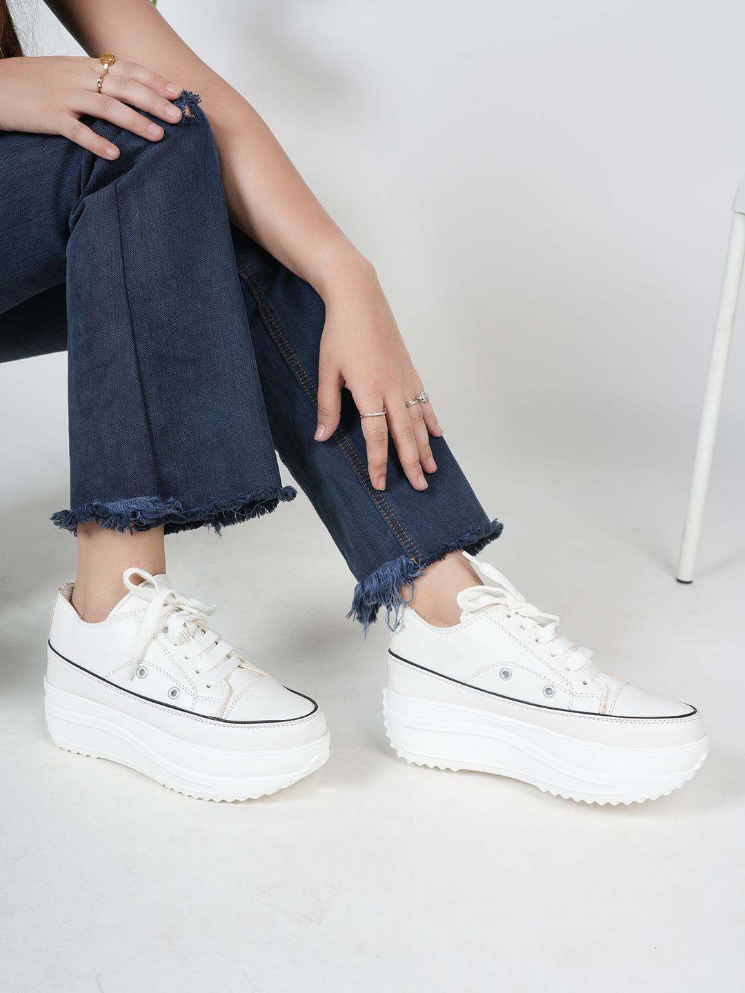 DressBerry Women Colourblocked Chunky Sole Lace-Ups Flatforms Sneakers