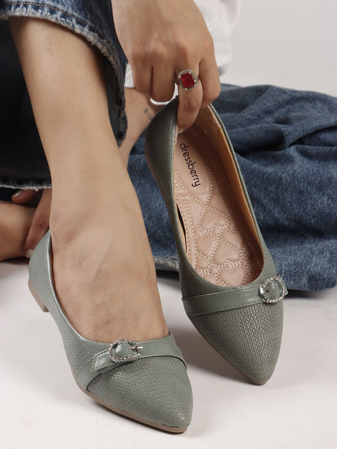 DressBerry Women Pointed Toe Textured Ballerinas with Buckles
