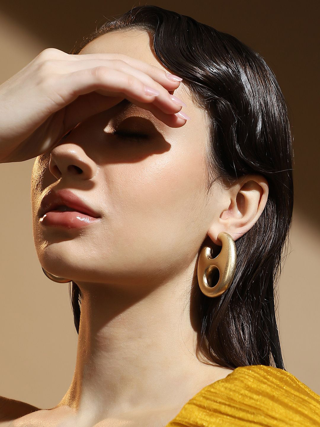 SOHI Gold-Plated Contemporary The Large Bolt Hoop Earrings