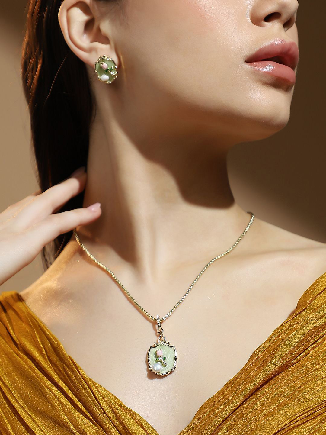 SOHI The Portrait Jewellery Set