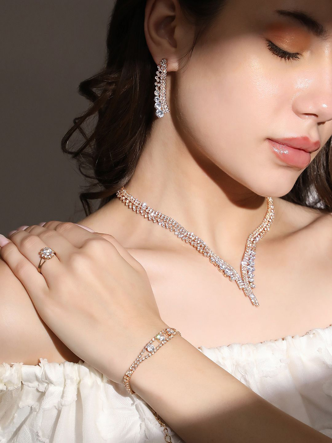 SOHI The Crystal-Stone Jewellery Set