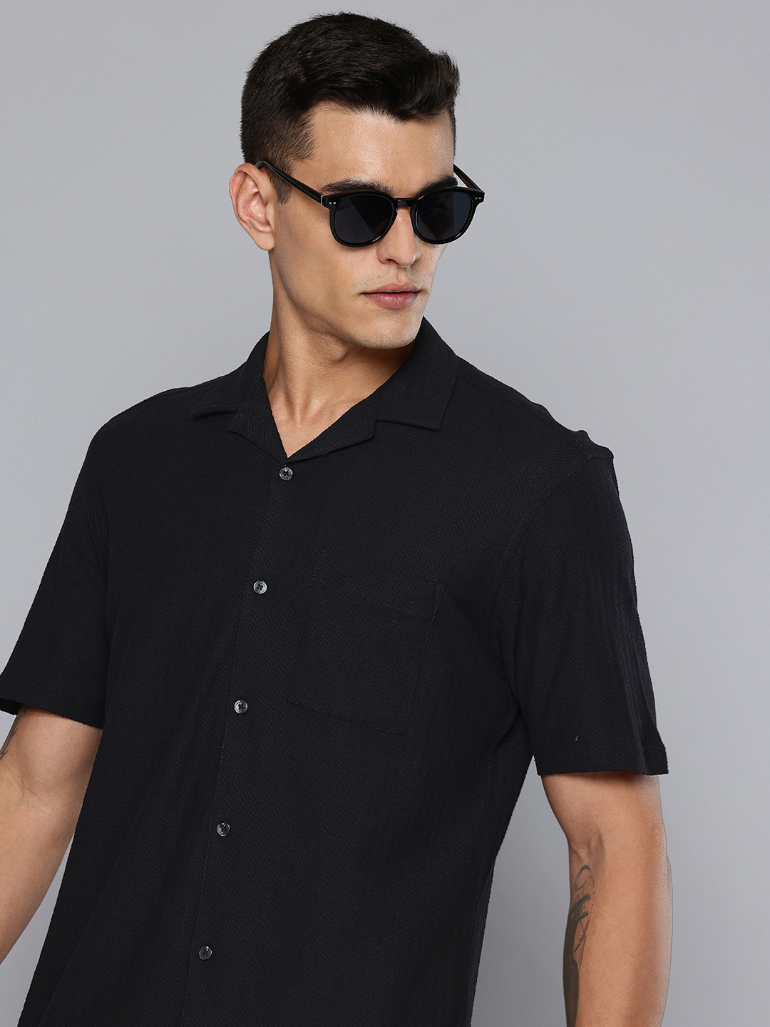 Indian Terrain Pure Cotton Chevron Self Design Classic Fit Casual Shirt