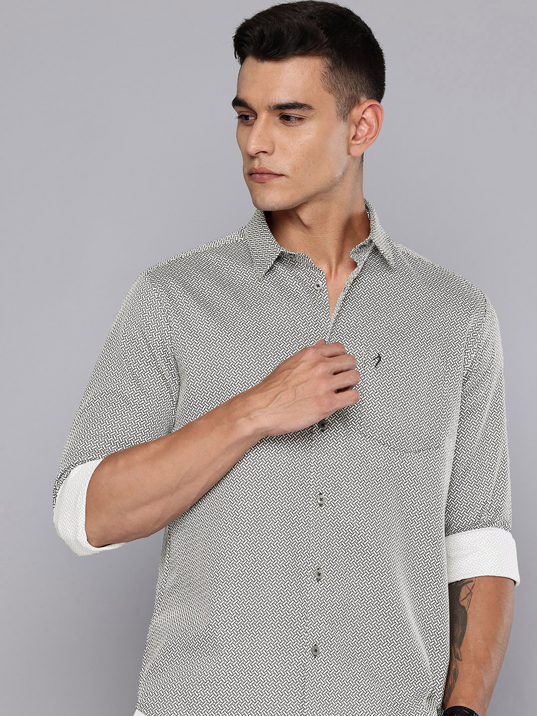 Indian Terrain Classic Fit Geometric Printed Casual Shirt
