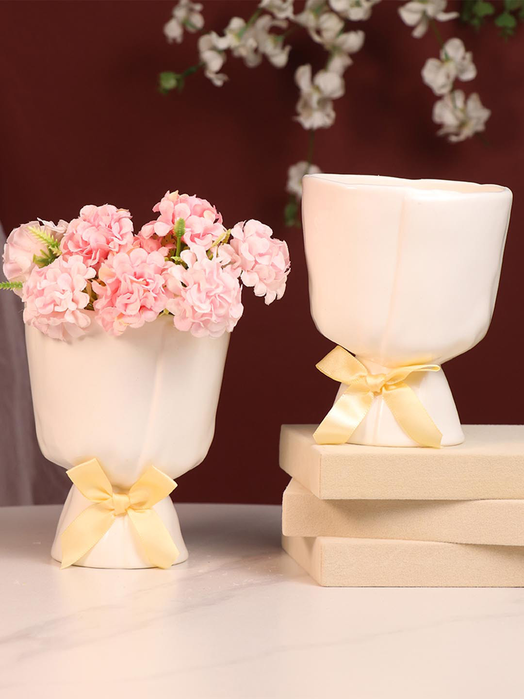 Art Street 2-Pcs White Fold Texture Round Flower Vase