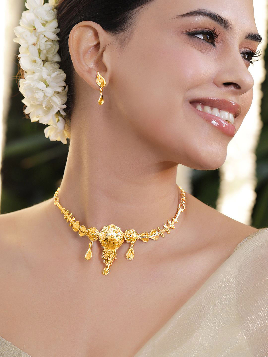 Rubans 18K Gold-Plated Floral Drop Design Choker Necklace Set with Leaf Detailing