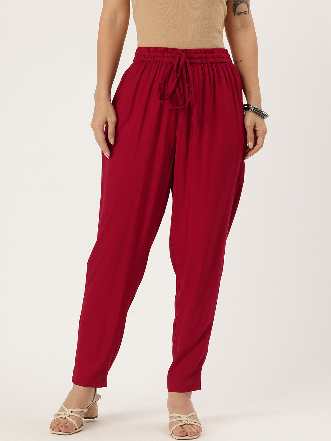 AMUKTI Women Solid Pencil Trousers