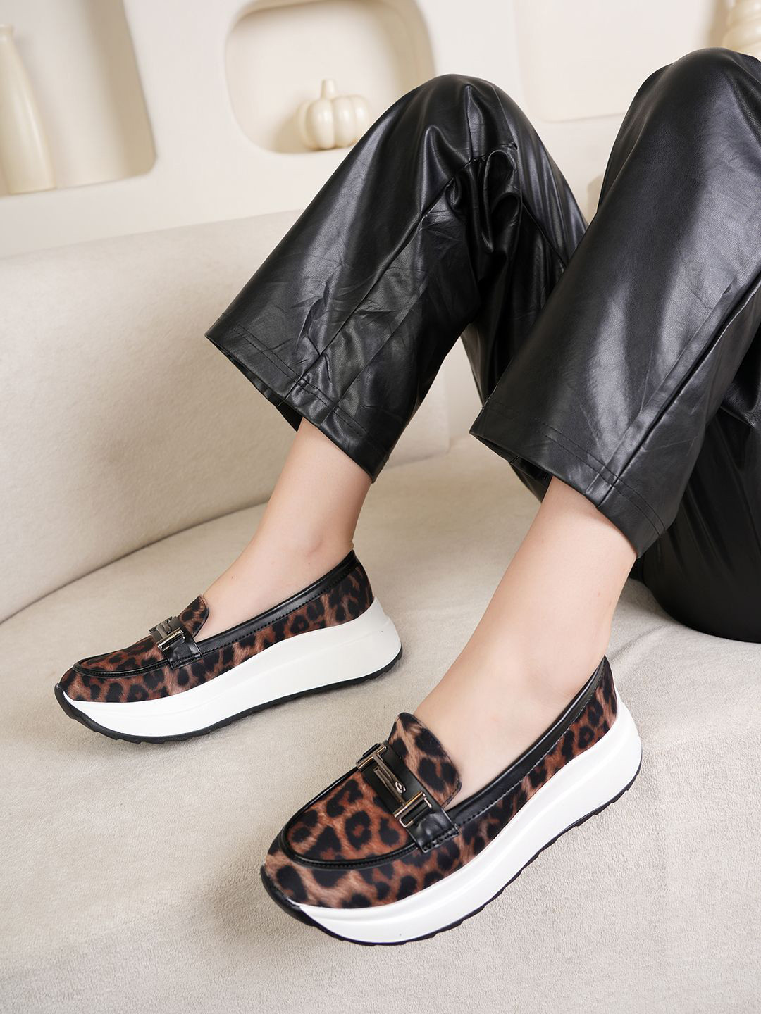 The Roadster Lifestyle Co Women Leopard Printed Sneakers