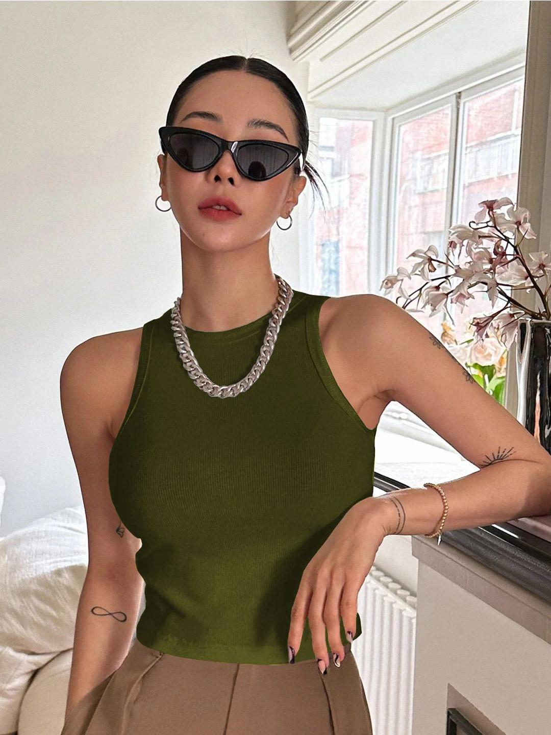 KERI PERRY Ribbed Round Neck Solid Sleeveless Tank Crop Top