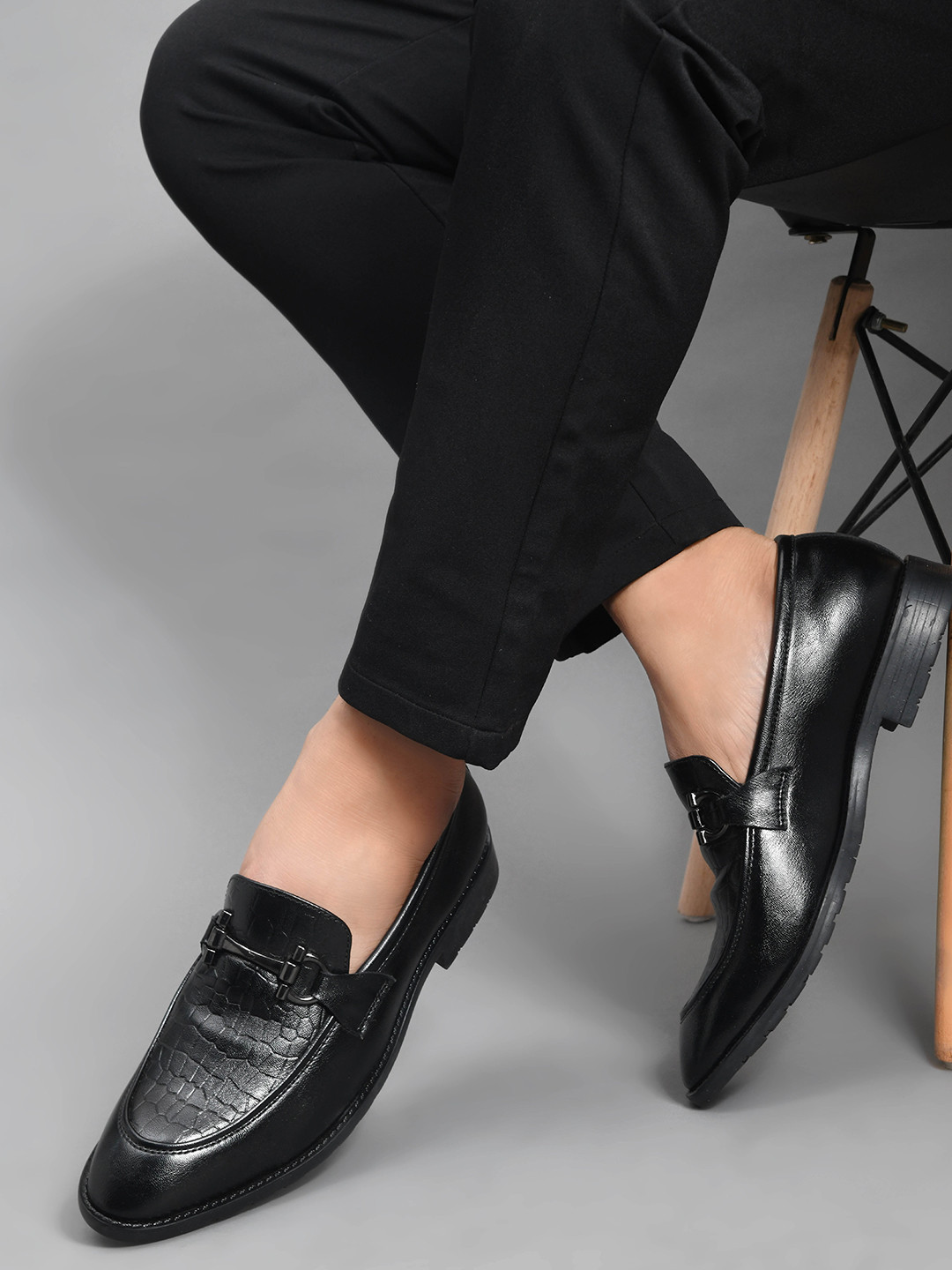 WAVE WALKER Men Textured Pointed Toe Arch Support Lightweight Slip On Loafers