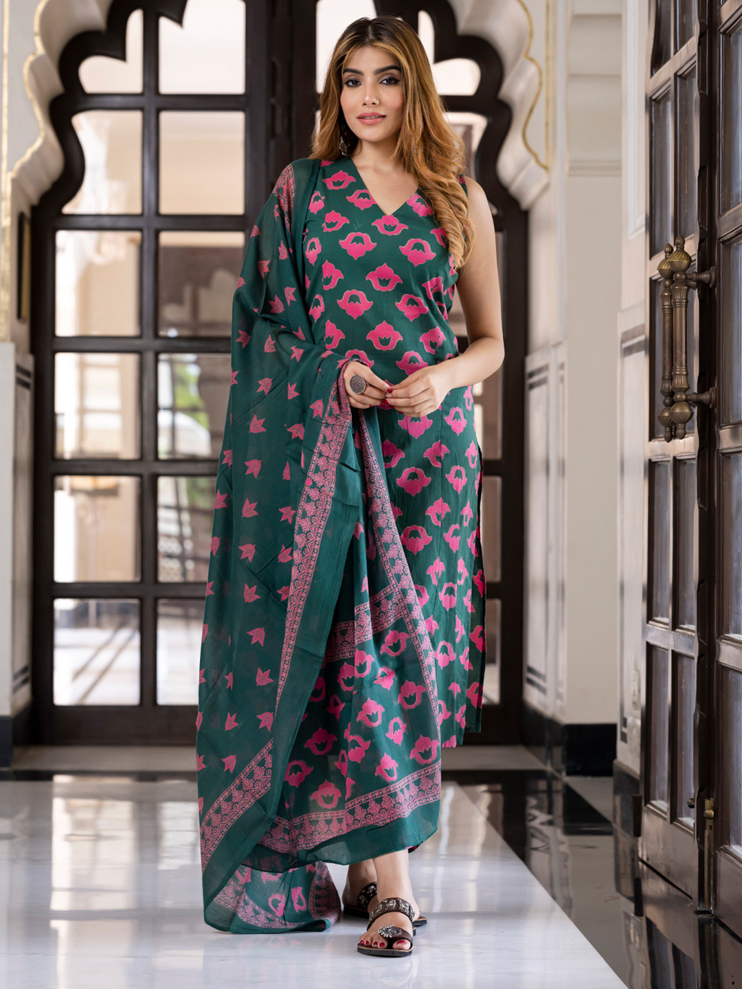 Jaitpuriya Floral Printed V-Neck Pure Cotton Straight Kurta With Trousers & Dupatta