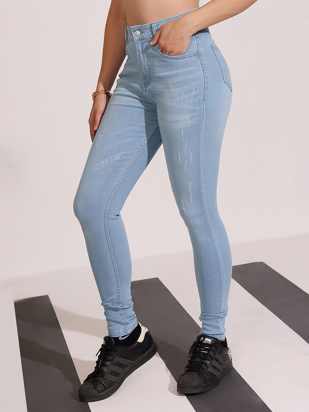 Women's Skinny High Rise Mild Distress Regular Stretchable Denim Jeans