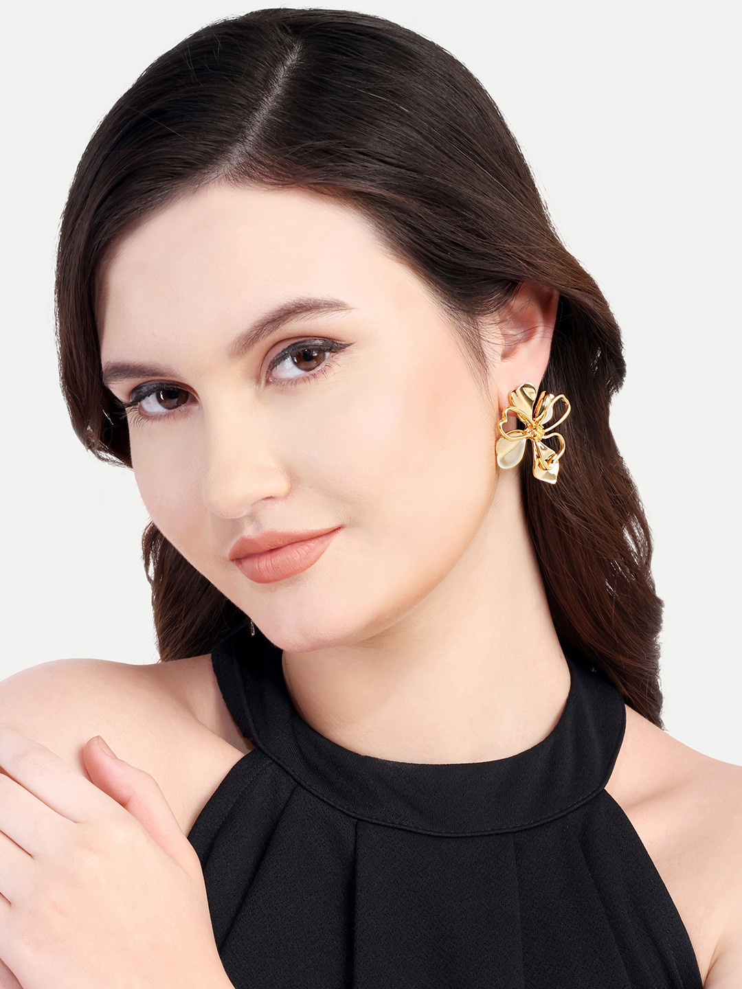CROWN NINE 1 Pair Floral Shaped Golden Studs Earrings