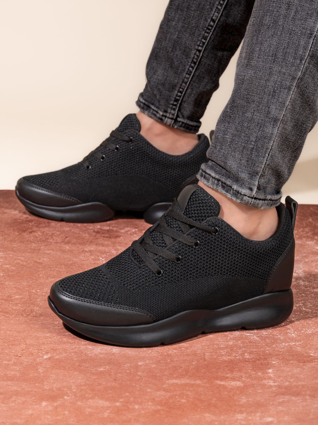 HI Toes Men Solid Round Toe Flyknit Lace-Ups Height Increasing Sneakers