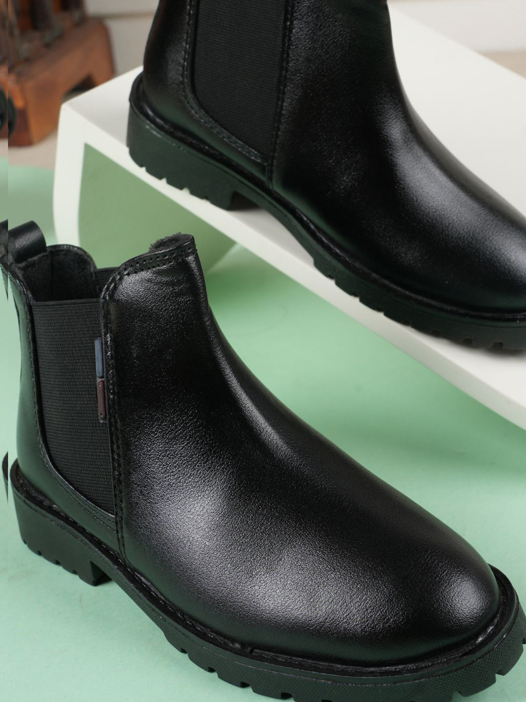 ZOOMBIE Boys Textured Block Heels Chelsea Boots