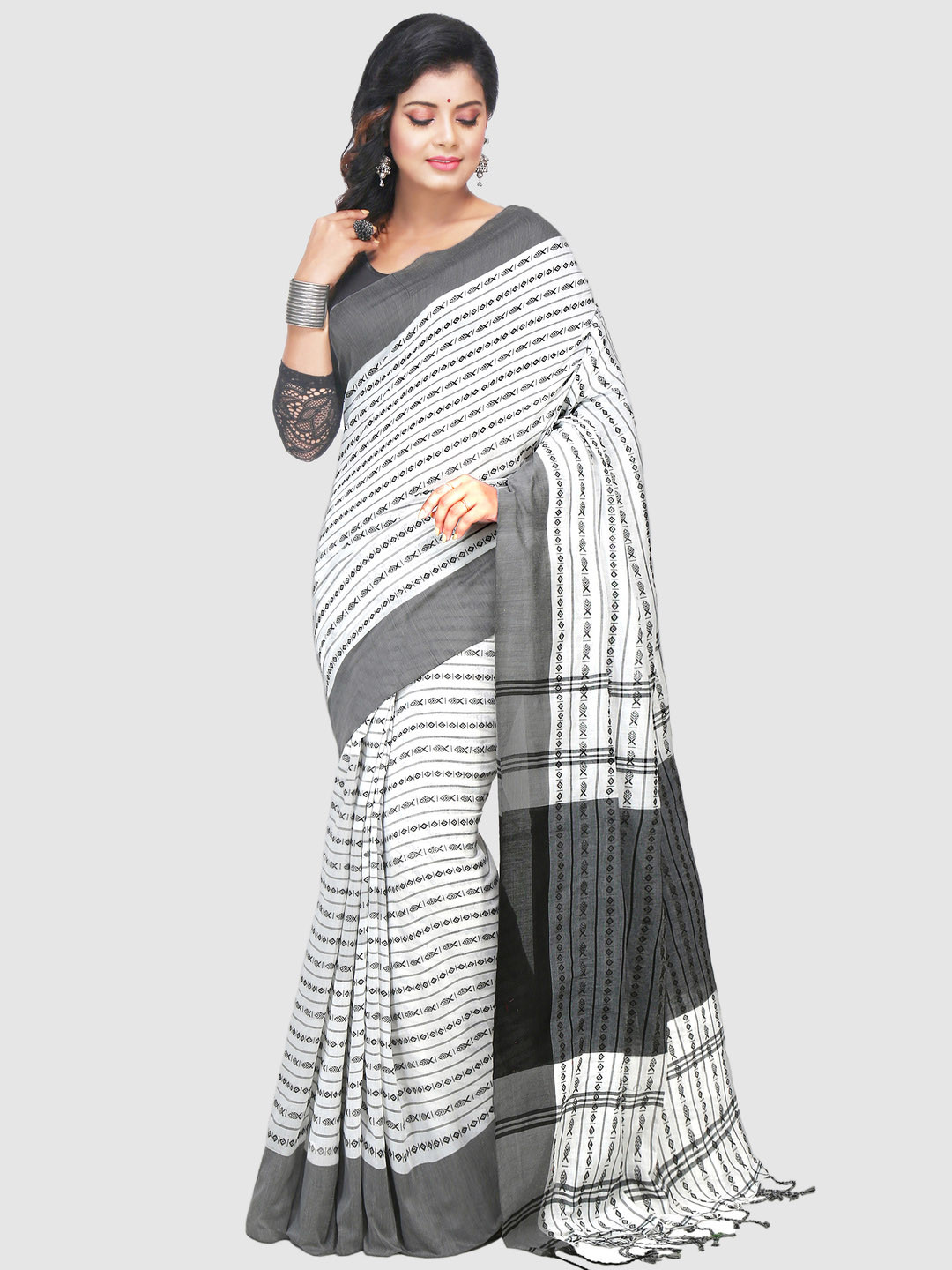 Crochetin pure cotton Black and White woven handloom saree with running blouse piece
