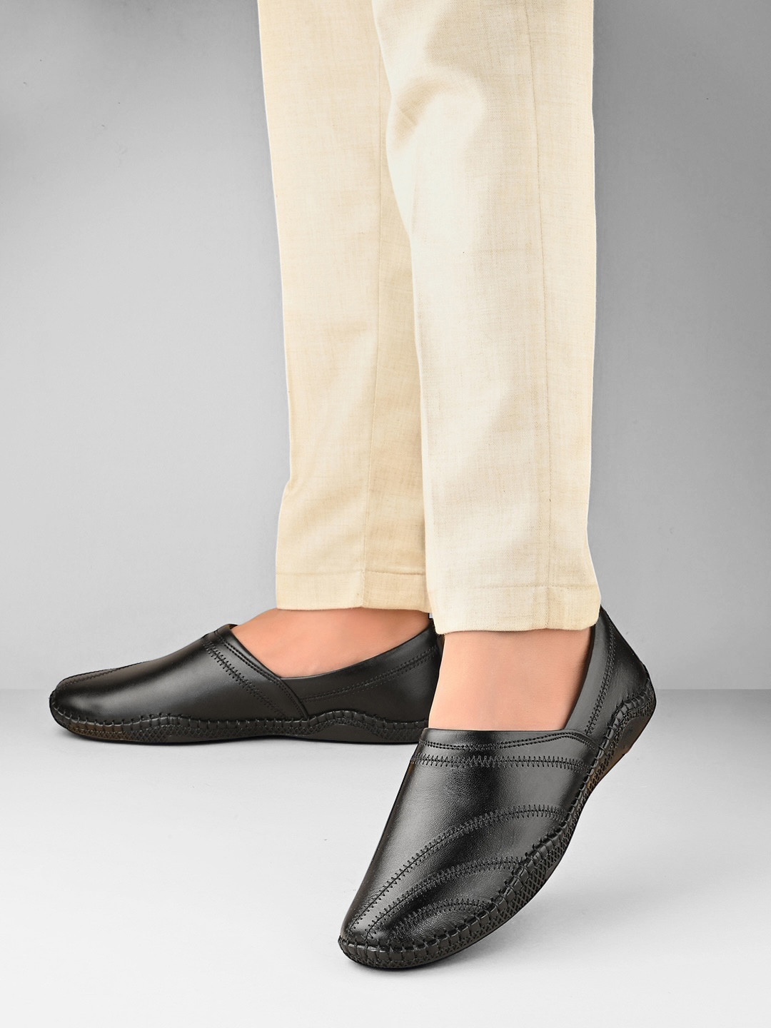 INVICTUS Men Lightweight Round Toe Leather Loafer
