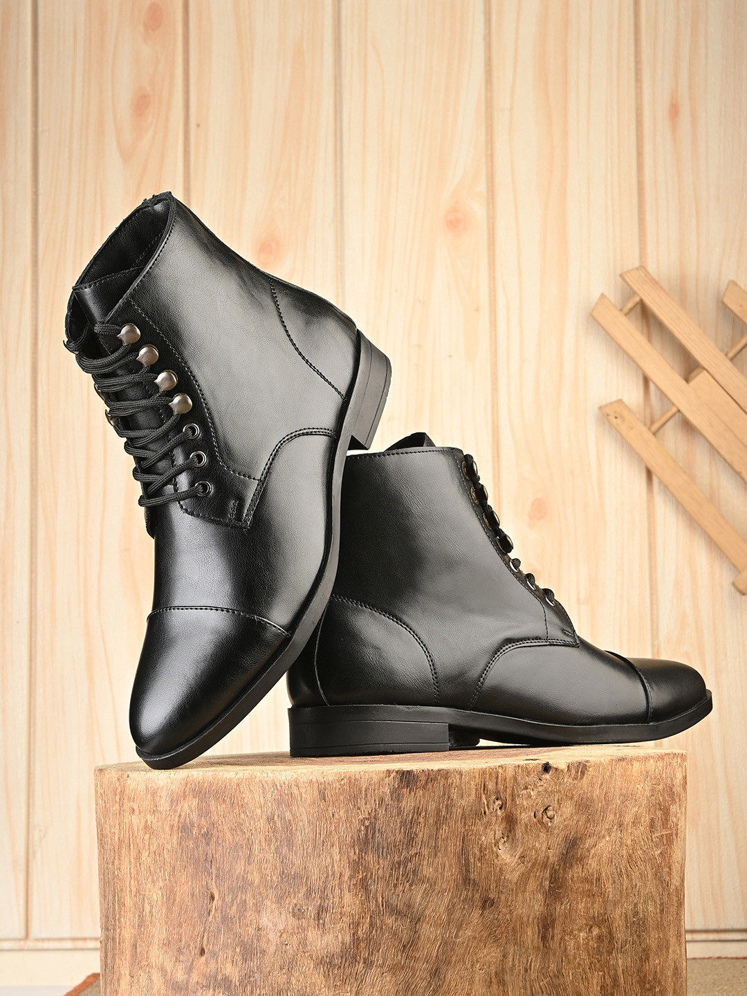 Roadster Men Black Premium Crocodile Texture Lace-Ups Pointed Toe Chelsea Boots