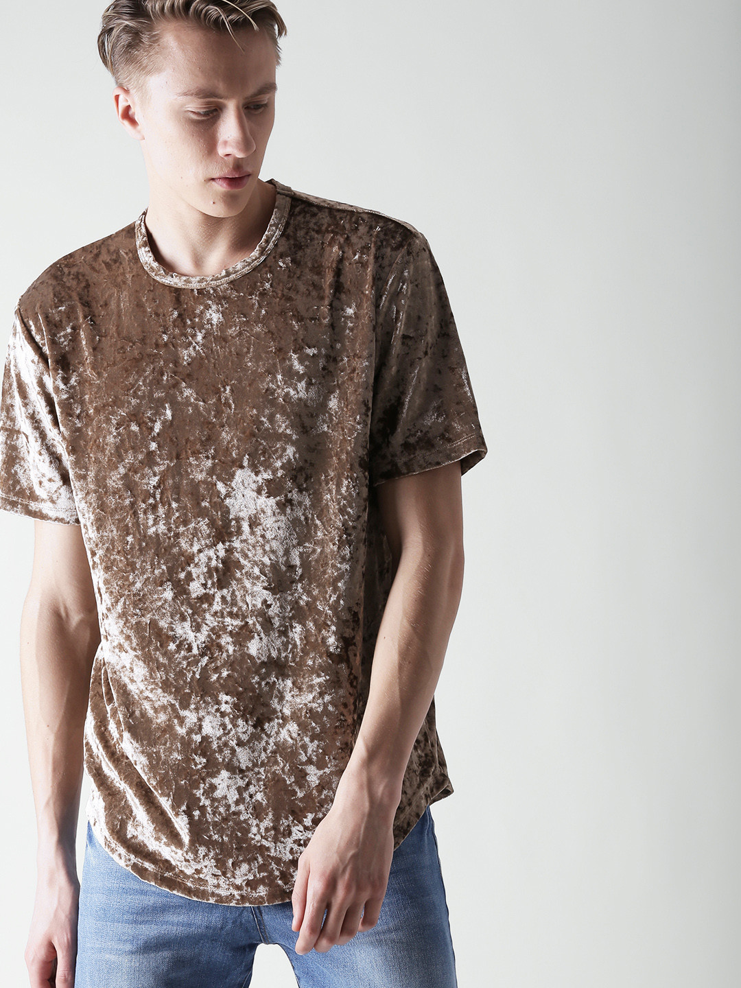 Men Gold Toned Solid Round Neck 