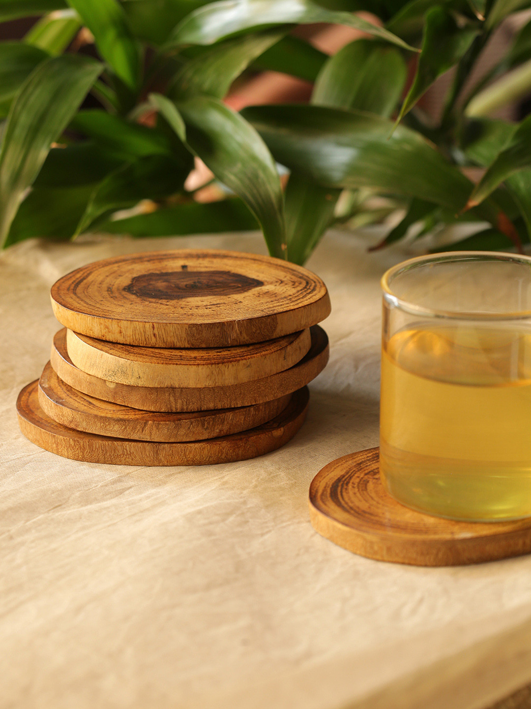 ExclusiveLane Set of 6 Wooden Handcrafted Brown Coasters