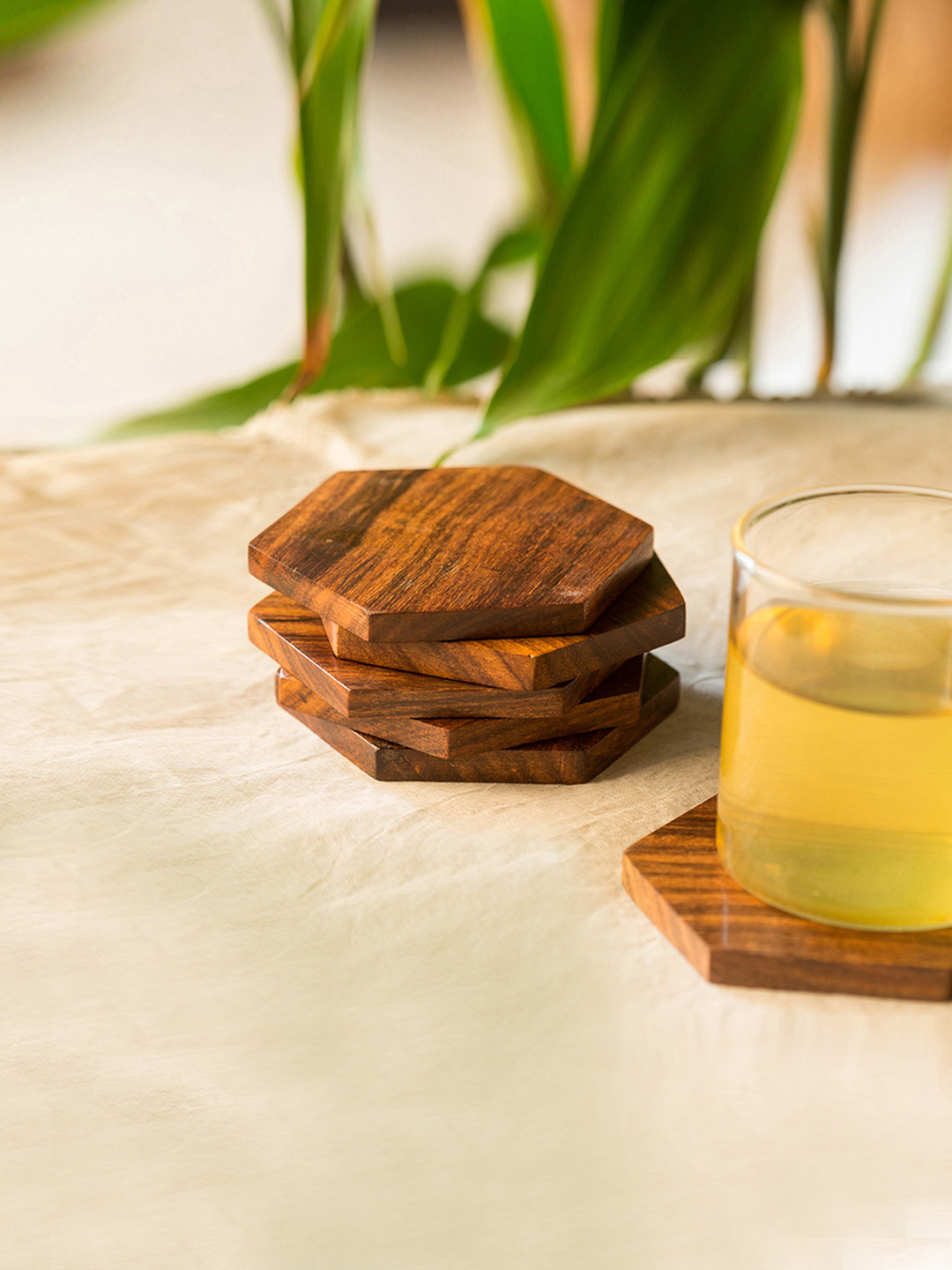 ExclusiveLane Set of 6 Wooden Handcrafted Brown Coasters