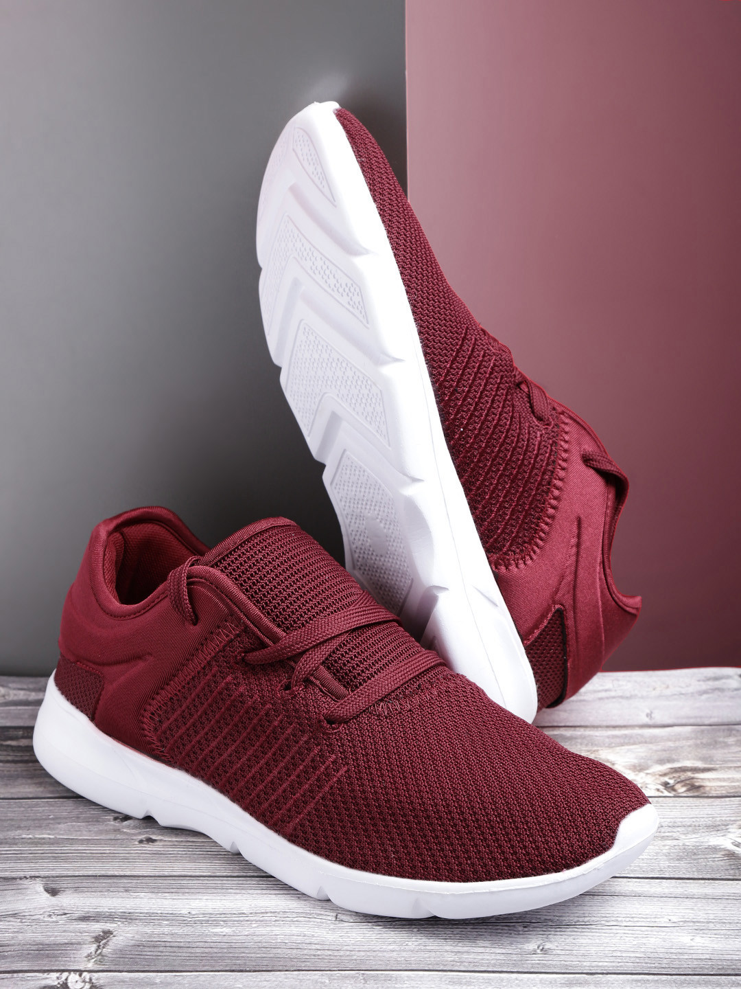 maroon running shoes men