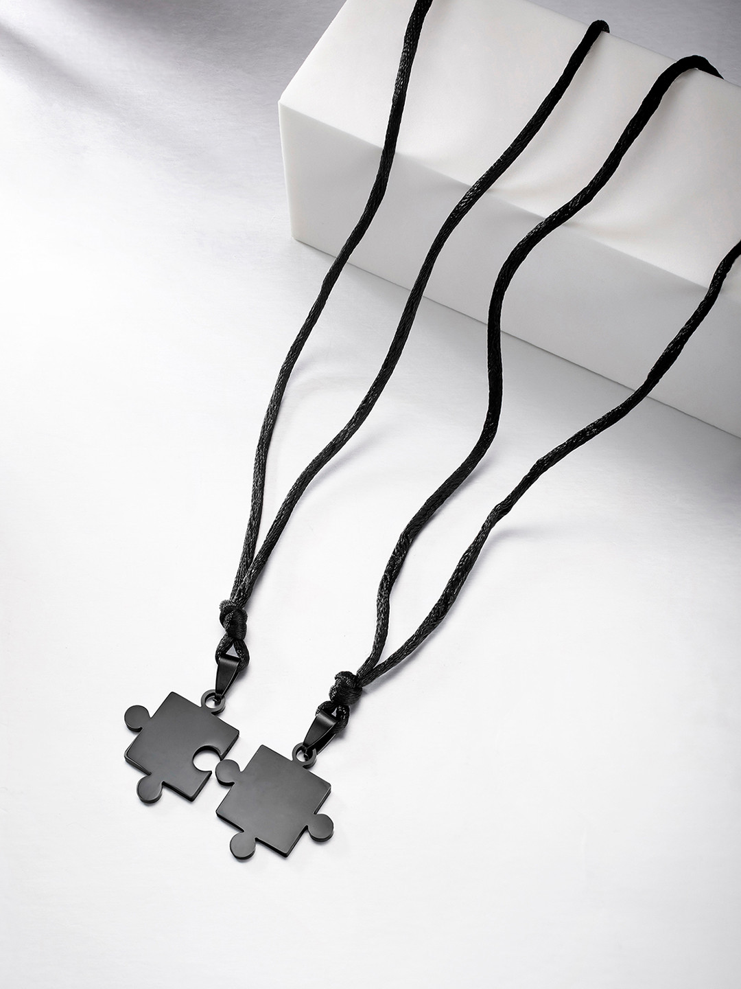 Peora Unisex Set of 2 Black Puzzle-Shaped Couple Pendants With Chain