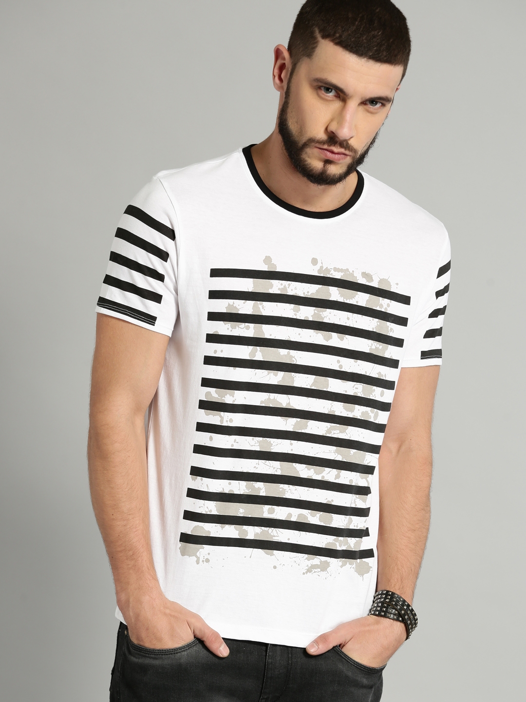 Roadster Men White Black Striped Round Neck Pure Cotton T-shirt