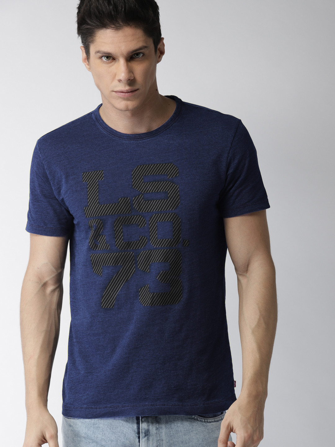 navy blue levis t shirt