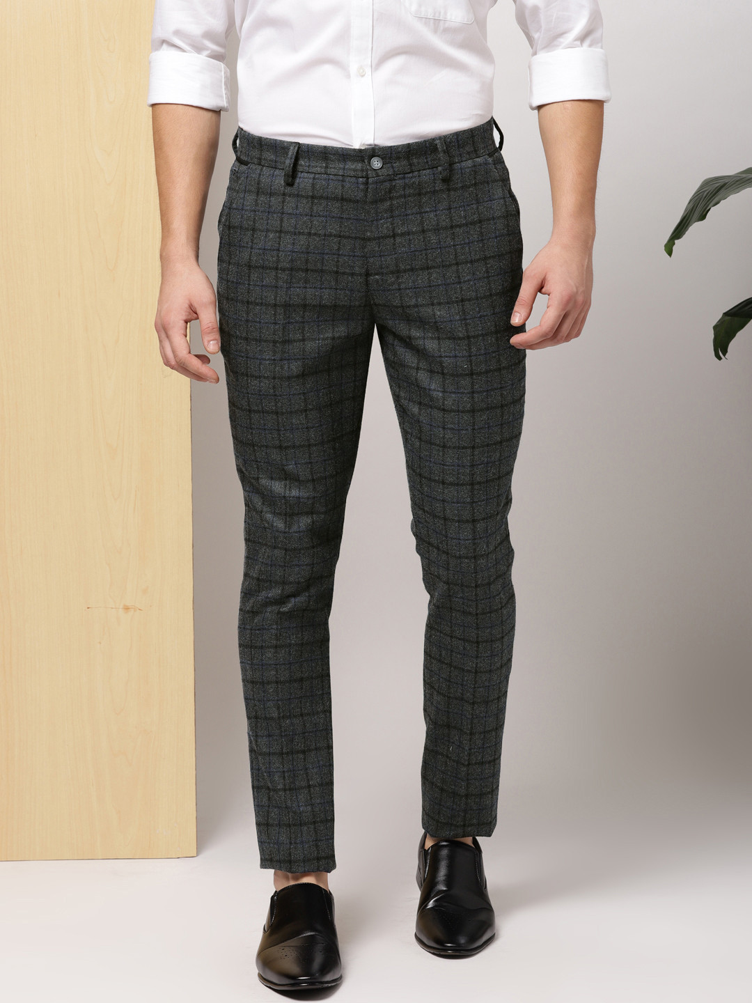 Buy INVICTUS Men Charcoal Grey Slim Fit 
