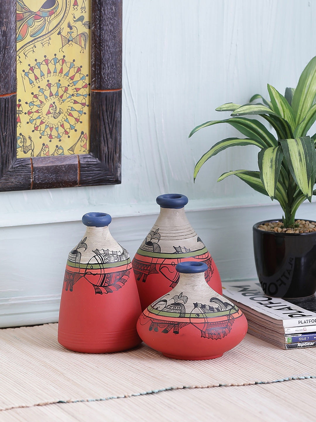 Vareesha Set Of 3 Carrot Red And Grey Terracotta Pots Vareesha Set Of 3 Carrot Red And Grey Terracotta Pots Three