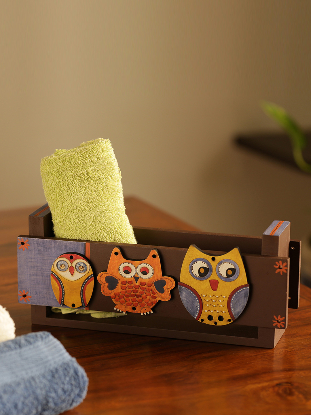 ExclusiveLane Brown Blue Printed Wooden Towel Holder (3 Towels)