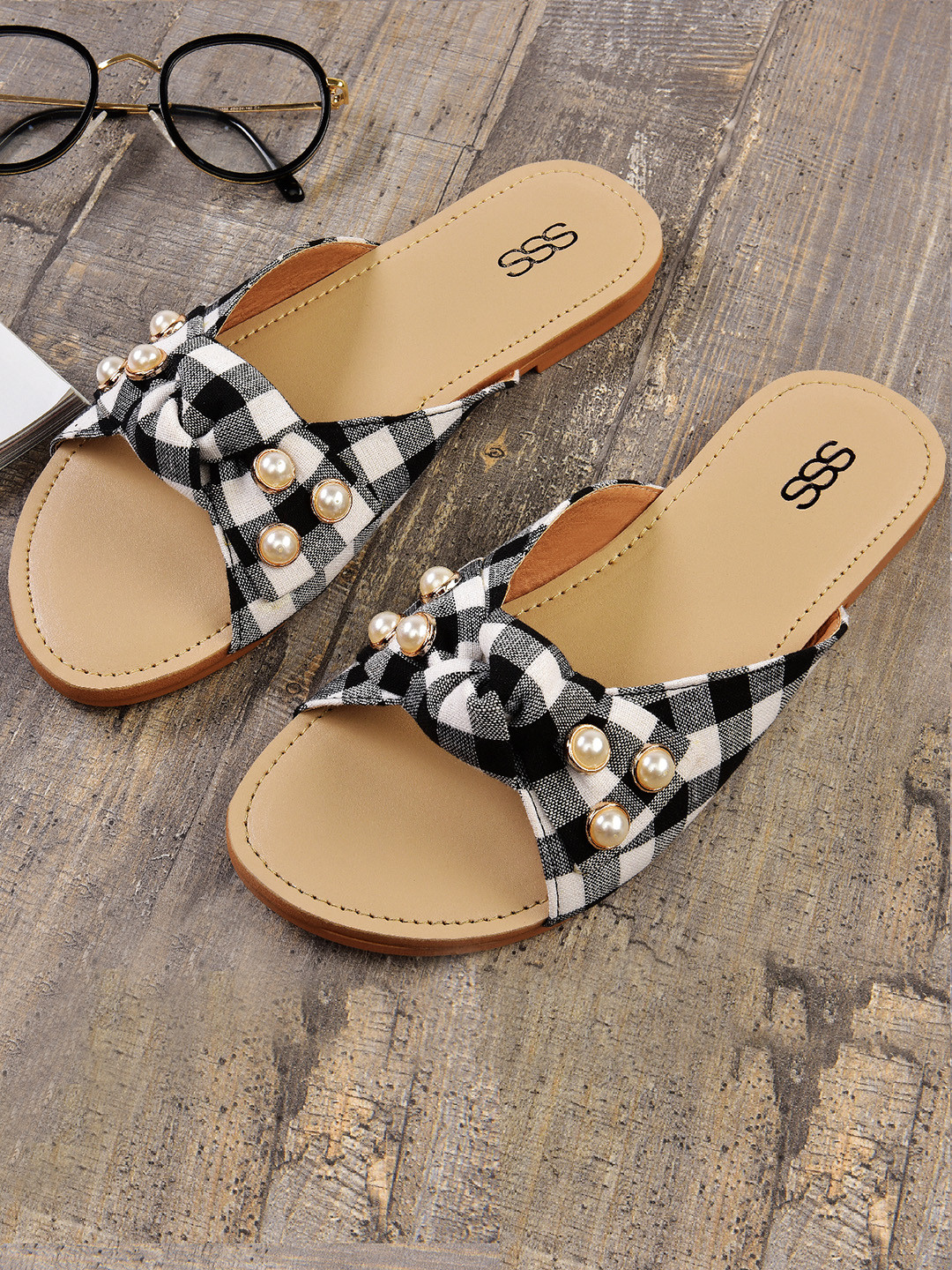 Women Black Checked Open Toe Flats 