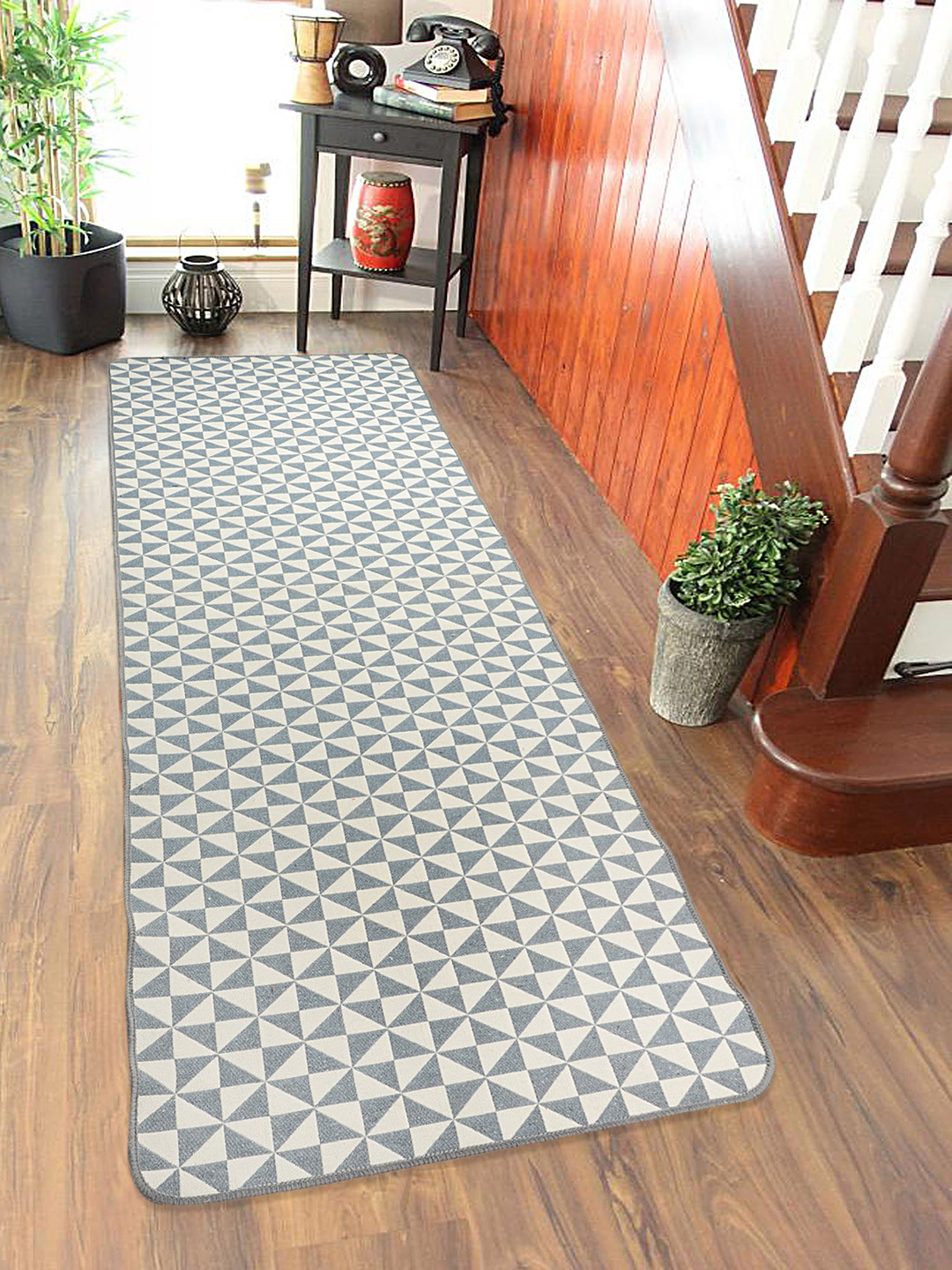 Saral Home Grey & White Geometric Runner