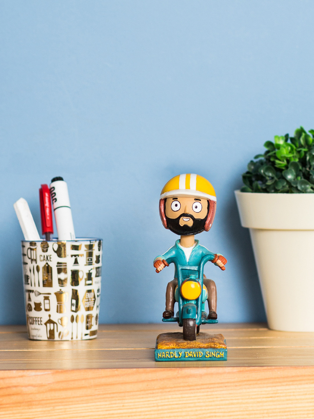 Chumbak Hardly David Sing Blue Polyresin Natural Living Room Small Showpiece - 5.9 Inches