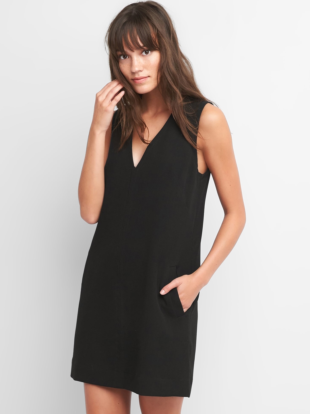 sleeveless v neck shift dress