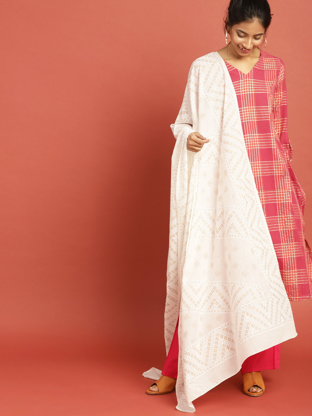 Taavi Women White Block Print Legacy Pure Cotton Dupatta