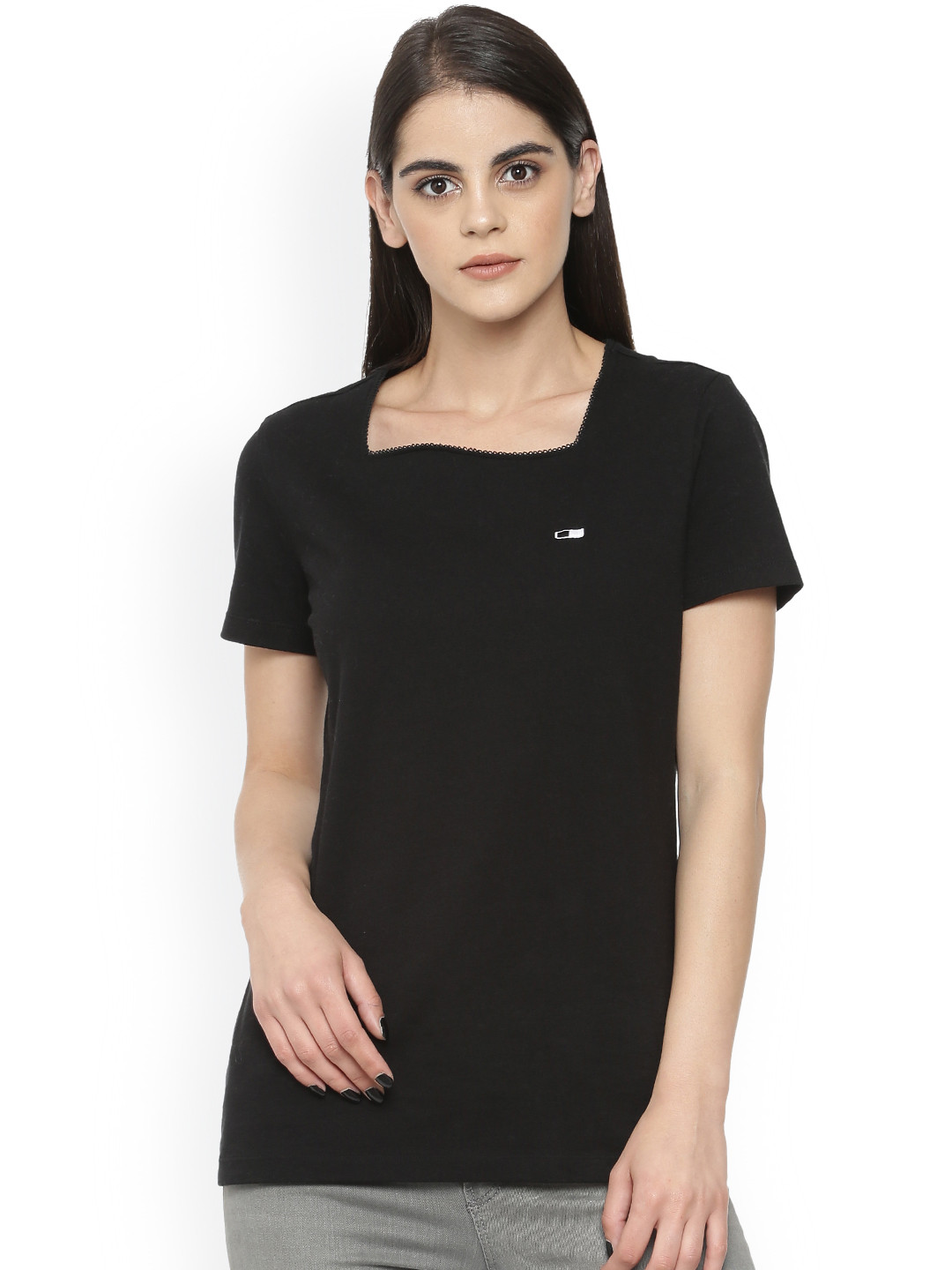 Buy QUANCIOUS Women Black Solid Square Neck T Shirt - Tshirts for Women  7725204 | Myntra