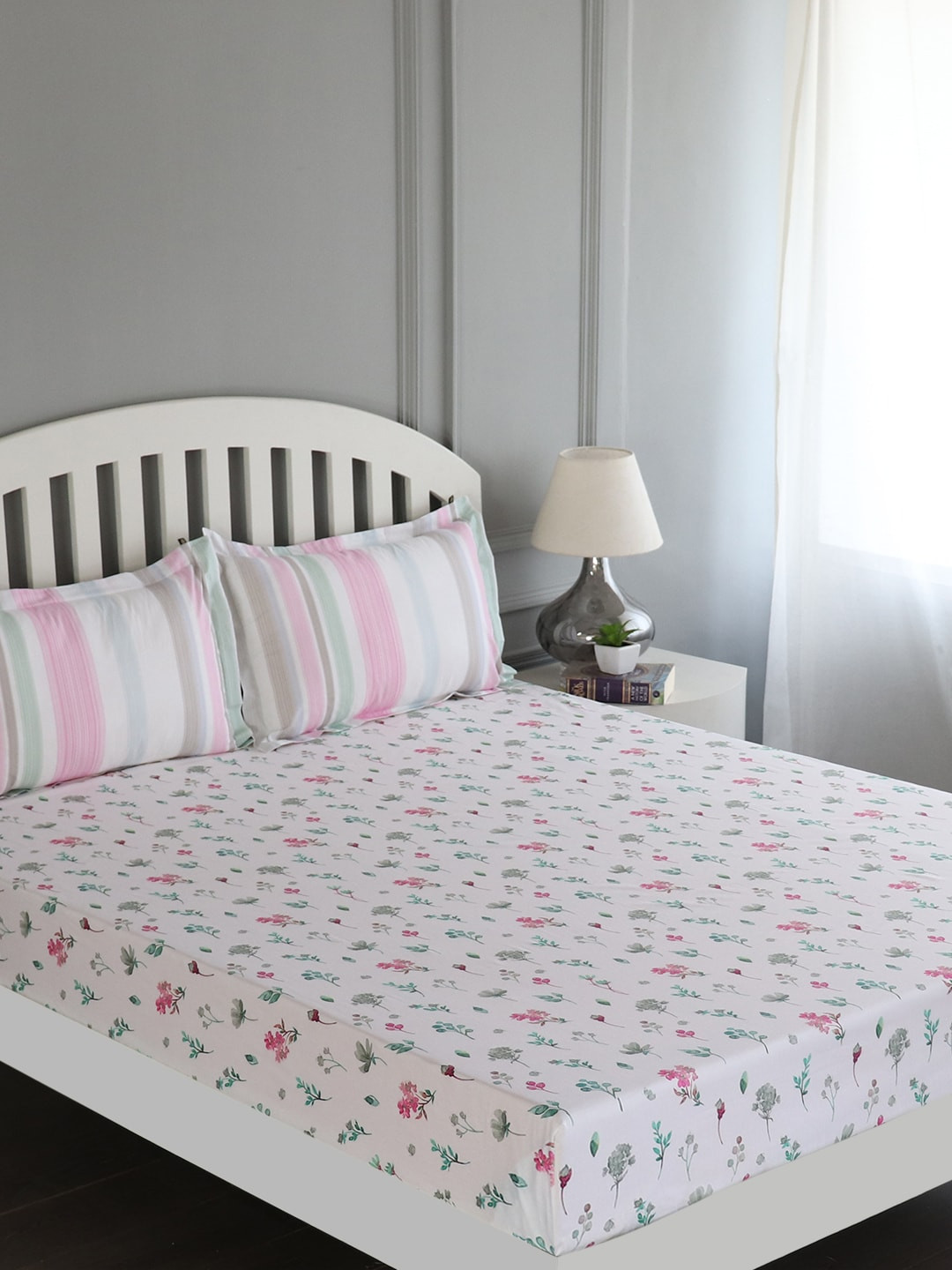 GM Gmf Magnolia White Floral Cotton 150 TC Queen Bedsheet with 2 Pillow Covers-90 x 108 inches