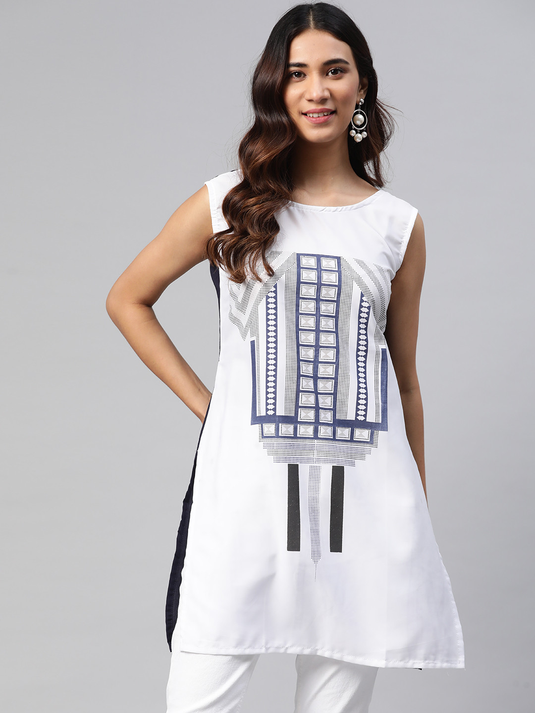 Mmantra White & Navy Blue Geometric Printed Kurti