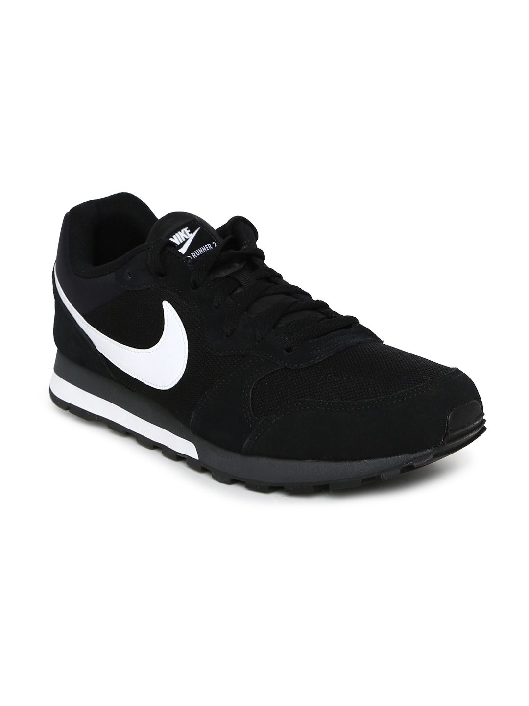 Nike black & outlet white md runner sneakers