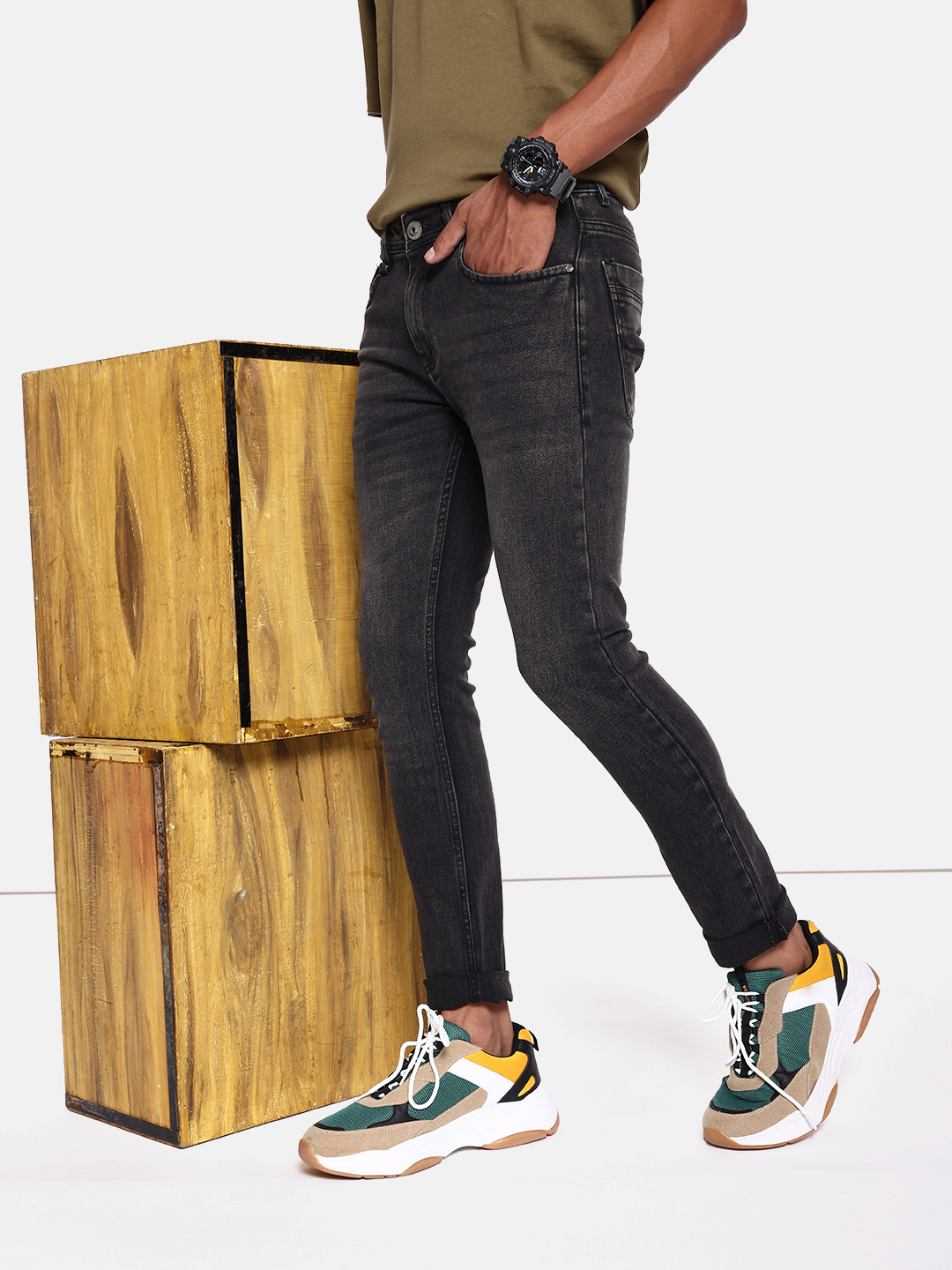 The Roadster Lifestyle Co. Men Charcoal Black Skinny Fit Back Street Boys Hyper Hypo Jeans