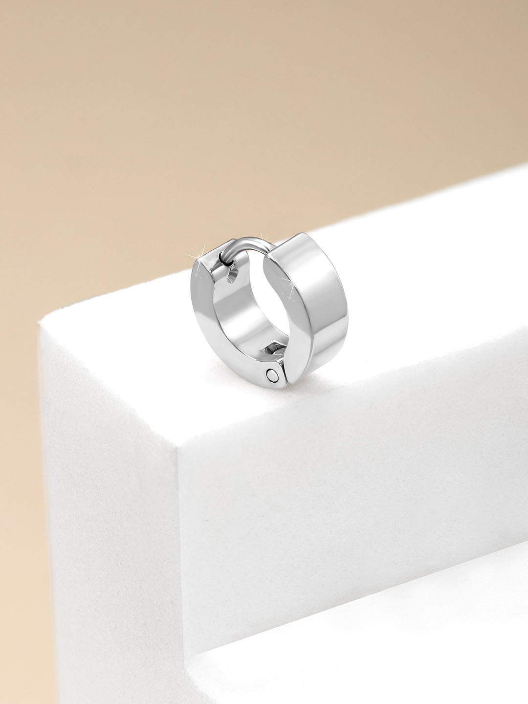 Peora Men Silver-Toned Contemporary Hoop Earring