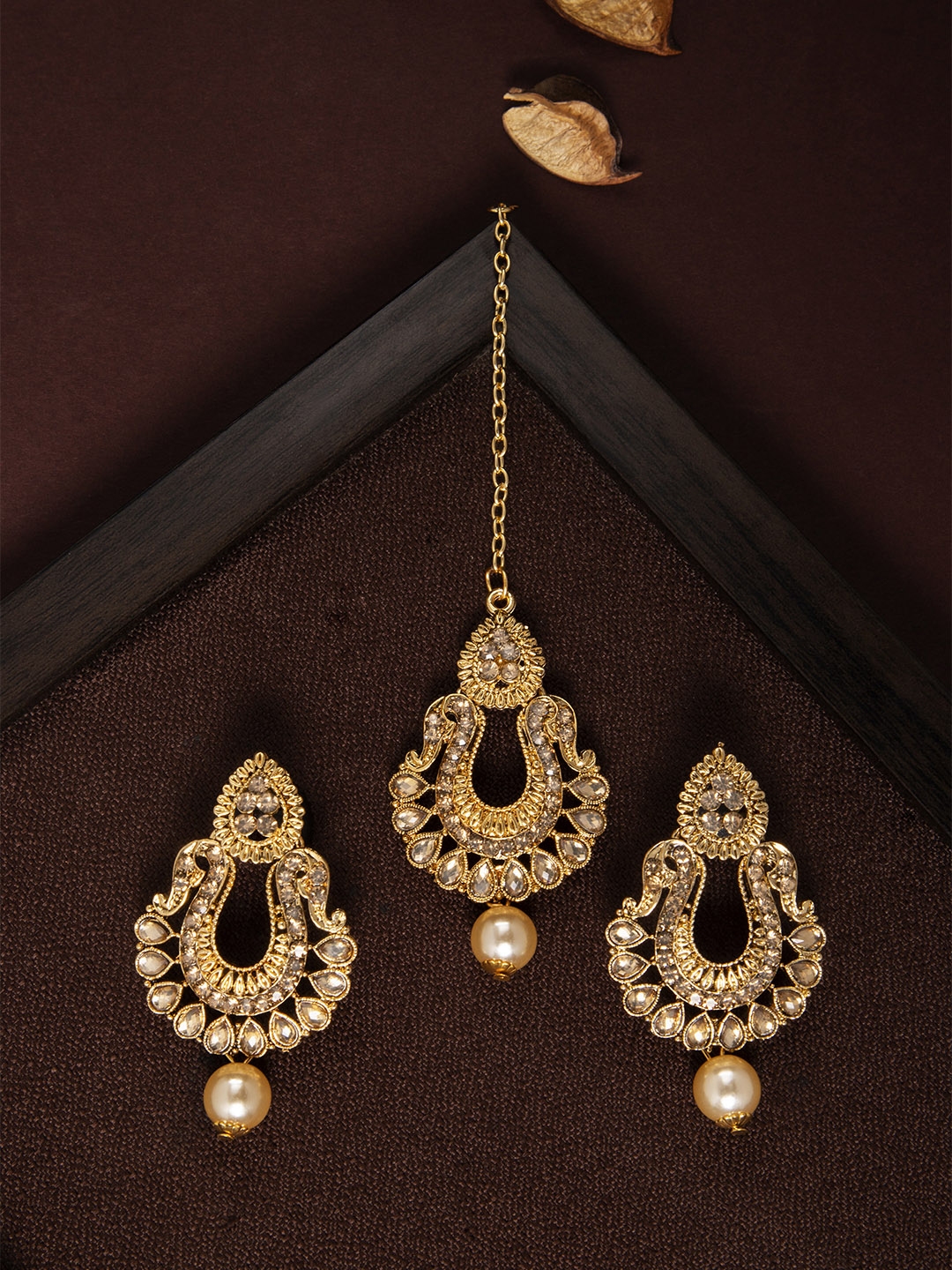 maang tikka and earrings set myntra